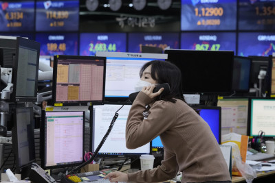 Τα επιτόκια… πληγώνουν τις ασιατικές αγορές- «Βουτιά» στο Χονγκ Κονγκ