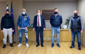 Συνάντηση Χατζηδάκη με εργαζόμενους στον κλάδο του delivery