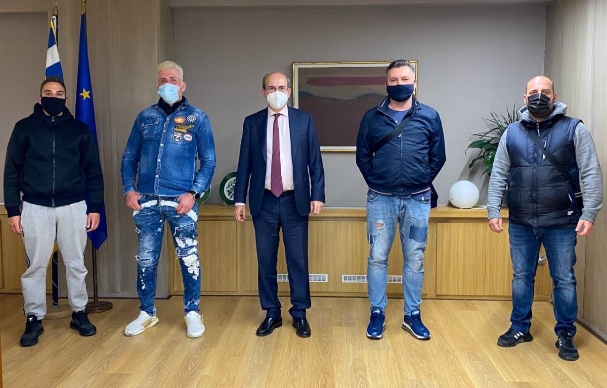 Συνάντηση Χατζηδάκη με εργαζόμενους στον κλάδο του delivery