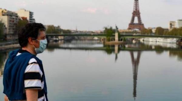 Γαλλία: Διπλασιάστηκαν τα κρούσματα σε ένα 24ωρο
