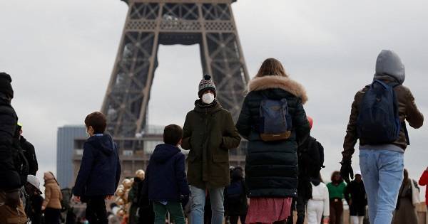 Γαλλία: Νέο αρνητικό ρεκόρ με σχεδόν 180.000 ημερήσια κρούσματα