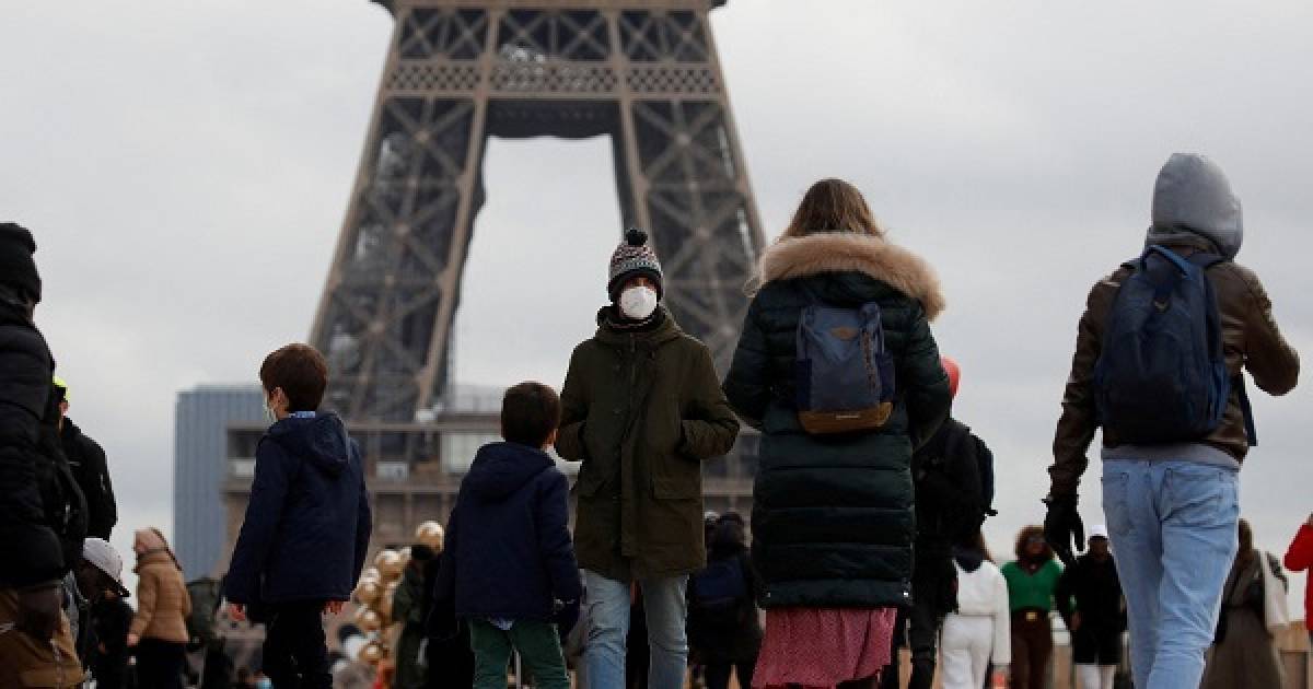 Γαλλία: Νέο αρνητικό ρεκόρ με σχεδόν 180.000 ημερήσια κρούσματα