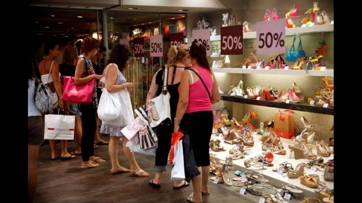 Πρεμιέρα για τις θερινές εκπτώσεις τη Δευτέρα