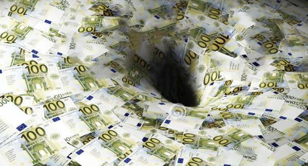 «Μαύρη Τρύπα» 100εκατ. στα έσοδα από καύσιμα, τσιγάρα και αυτοκίνητα