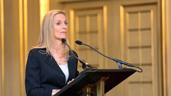 Μπρέιναρντ (Fed): Συρρίκνωση του ισολογισμού και μεθοδικές αυξήσεις επιτοκίων