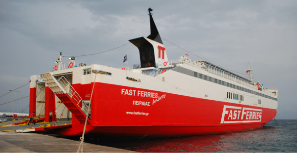 Fast Ferries: Ευχαριστίες σε Κικίλια, Βακόνδιο και Μπατσόπουλο για τη λύση στους ελλιμενισμούς
