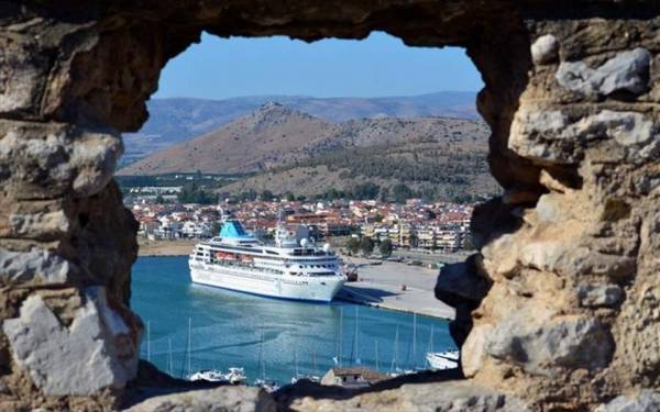 Insete: Αύξηση των τουριστικών εσόδων τον Αύγουστο