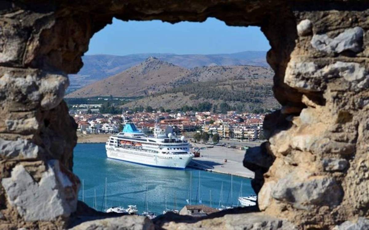 Insete: Αύξηση των τουριστικών εσόδων τον Αύγουστο
