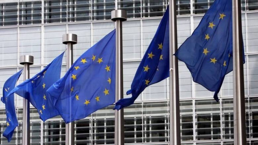 Κομισιόν: Δεν λέει όχι στην παραγωγή συνθετικών τροφίμων