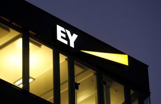 EY: Ιστορικό το τρίτο τρίμηνο για τις δημόσιες εγγραφές παγκοσμίως