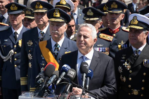 Αποστολάκης: Εμπνεόμαστε από τους ήρωες της Επανάστασης του 1821