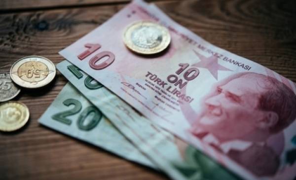 Σε «ελεύθερη πτώση» η τουρκική λίρα