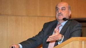 Τζανάκης: Να μεταφερθούν σε άλλες υπηρεσίες οι ανεμβολίαστοι υγειονομικοί