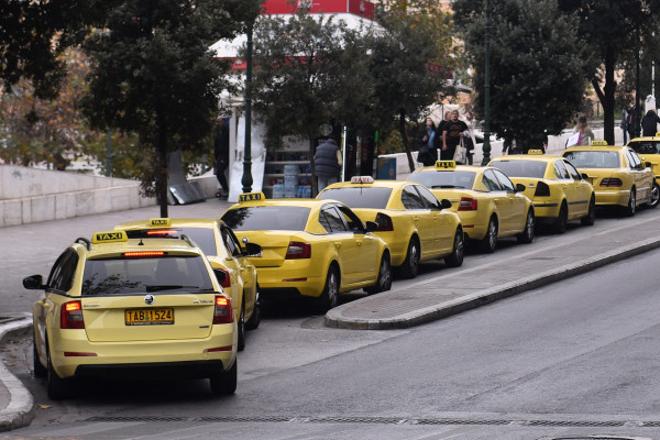 Χειρόφρενο στα ταξί από αύριο (17/3) – Απεργία διαρκείας προανήγγειλε ο Λυμπερόπουλος