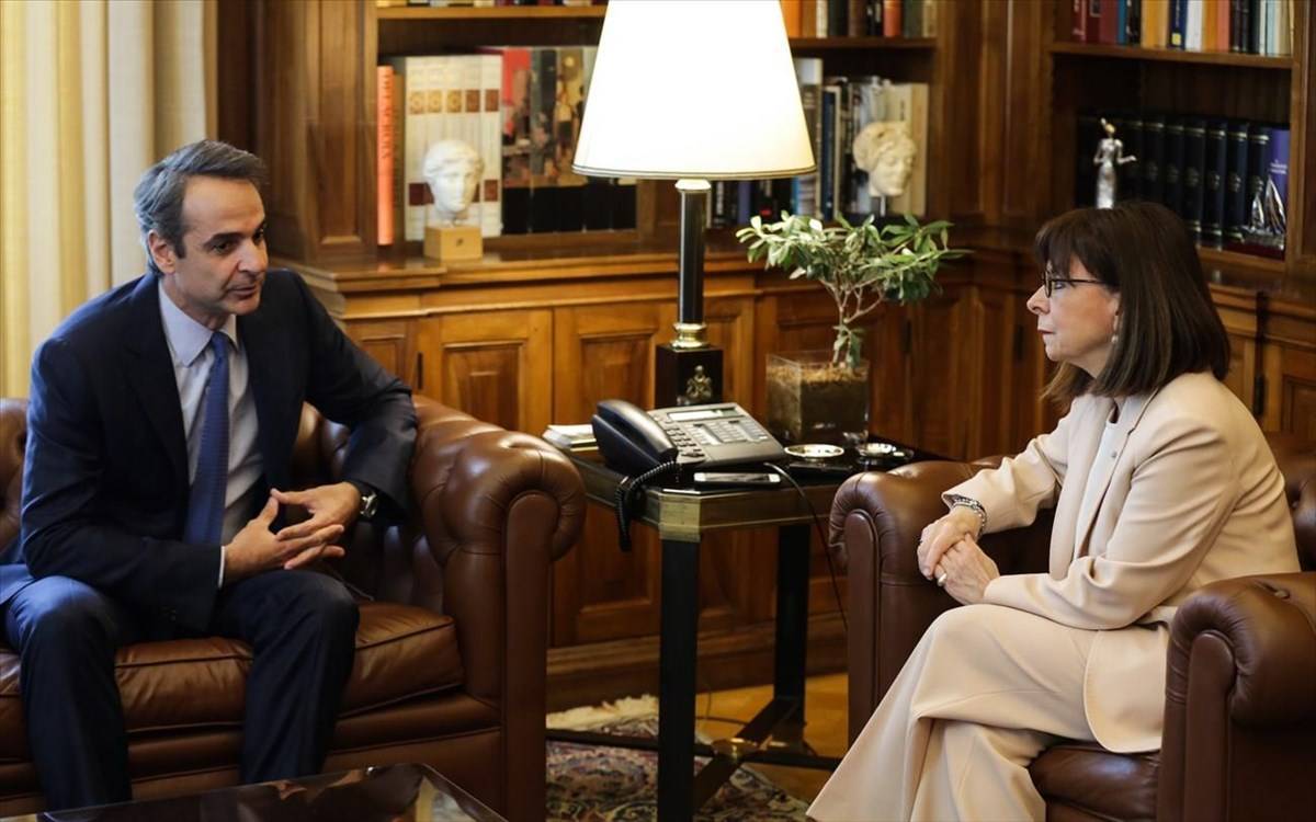 Μητσοτάκης: «Έδειξε» μέτρα πριν την Πρωτοχρονιά- Ανακοινώσεις Πλεύρη το απόγευμα