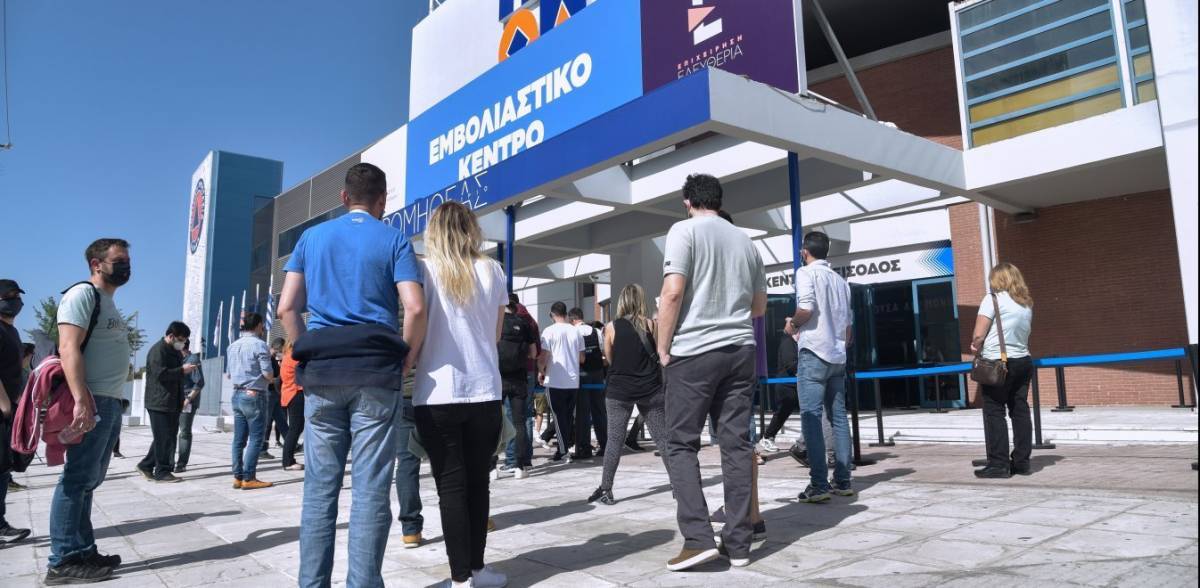 Ακριβότερη ζωή ή εμβόλιο, το δίλημμα για τους πολίτες