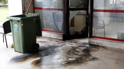 Επίθεση με γκαζάκια στα γραφεία της ΝΔ στην Πεύκη