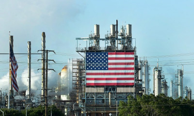 ΗΠΑ: Πρόταση για πρόσθετο φόρο 21% στα υπερκέρδη των πετρελαϊκών
