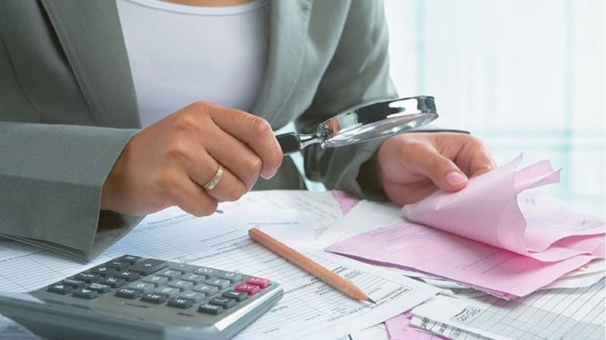 Φοροδιαφυγή: Νέα κίνητρα σε υδραυλικούς, ηλεκτρολόγους- Σύνδεση POS-Ταμειακών