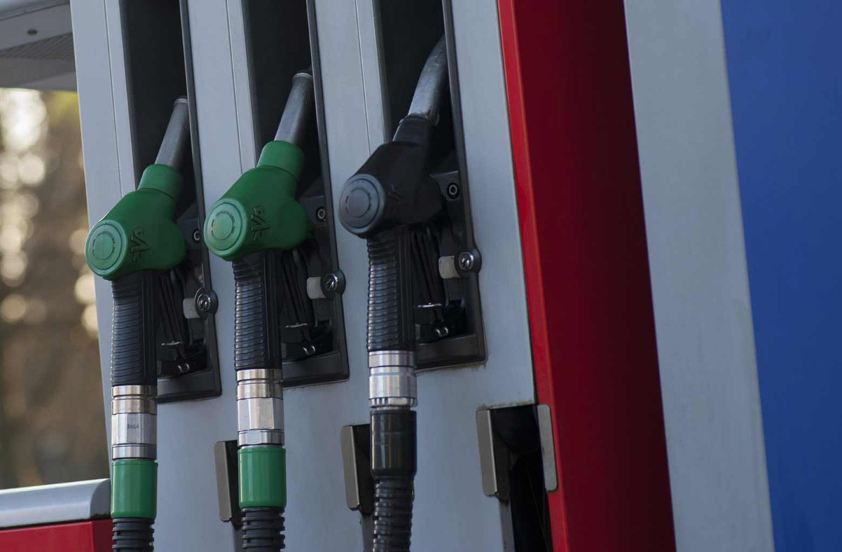 Πρόστιμα 54.000 ευρώ σε εννέα πρατήρια για υπερβάσεις τιμών και παρατυπίες