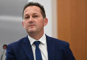 Πέτσας: Πάνω από 10% η μείωση προκαταβολής φόρου