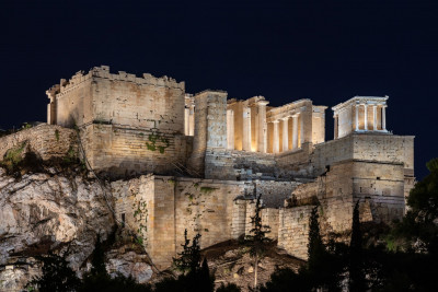 ΥΠΠΟΑ: Προτεραιότητα η ανάδειξη των τειχών της Ακρόπολης των Αθηνών