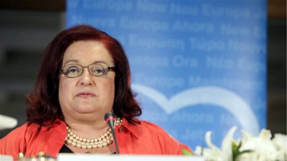 Γιαννάκου για Θεία Κοινωνία: Απαράβατες οι εντολές σε θέματα υγείας