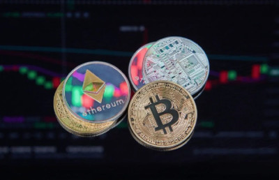 «Κατρακυλούν» τα κρυπτονομίσματα- Σε χαμηλό δύο εβδομάδων το Bitcoin