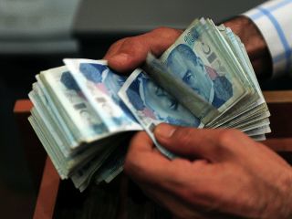 Απώλειες 3% για την τουρκική λίρα... σβήνουν τα κέρδη