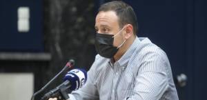 Μαγιορκίνης: Πιθανός ο εμβολιασμός παιδιών σε πανελλήνιες