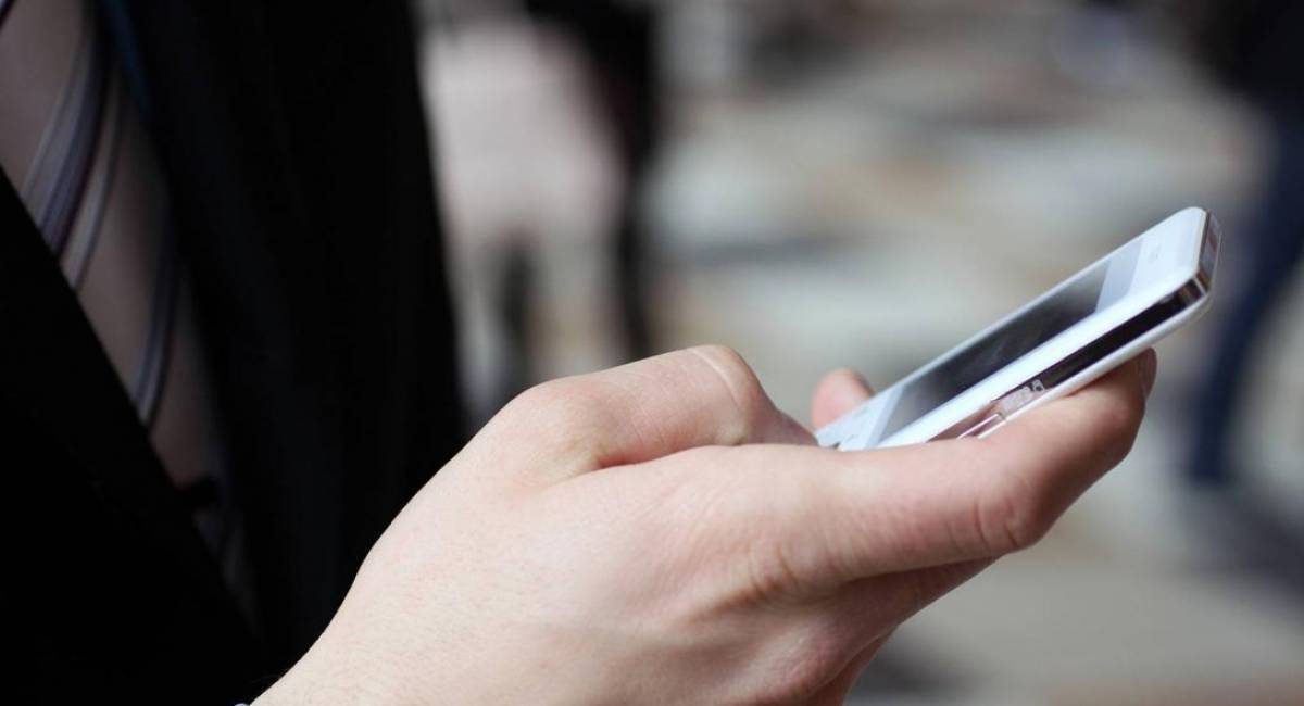 Τρίωρο χρονικό περιορισμό και μείωση μετακινήσεων εξετάζει η κυβέρνηση