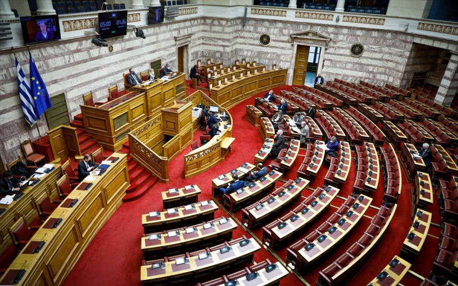 Βουλή: Κατατέθηκε η τροπολογία για πλαφόν στα κέρδη από καυσόξυλα-πέλλετ