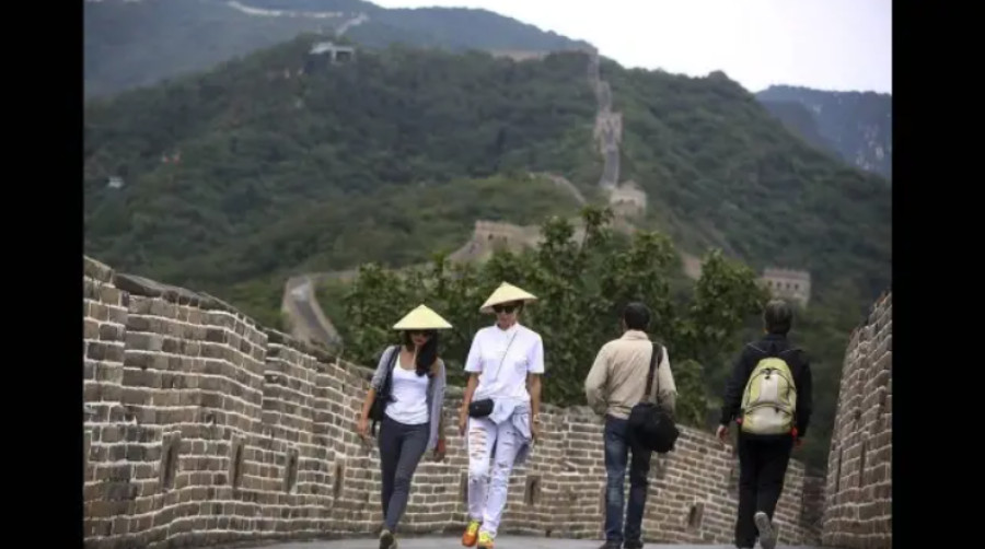 Οι Κινέζοι κλέβουν τα τούβλα του Σινικού Τείχους!
