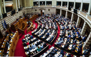 Μεταξύ «πολυδιάστατου εκσυγχρονισμού», Κέντρου και Ακροδεξιάς