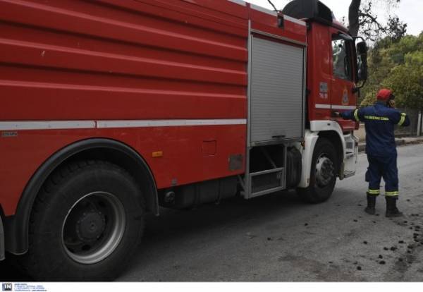Πυρκαγιά σε συνεργείο αυτοκινήτων στον Ταύρο