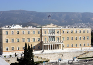 Τροπολογία για δικαίωμα συνυπηρέτησης για τρίτεκνους και πολύτεκνους δημοσίους υπαλλήλους με συζύγους εκτός Δημοσίου