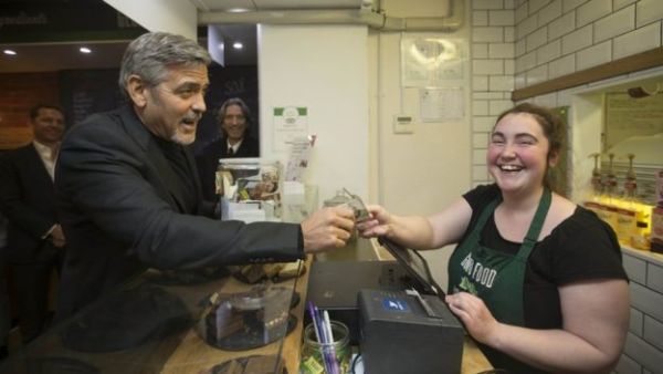 Τζορτζ Κλούνεϊ: Επισκέφτηκε καφετέρια που στηρίζει αστέγους
