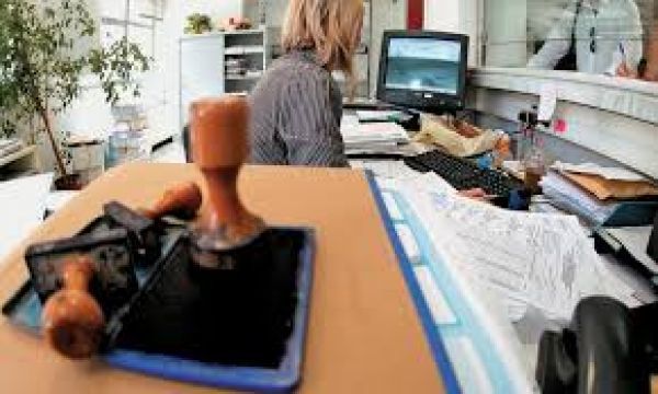 Φορολογία 2016: Τα πάνω κάτω για μισθωτούς,συνταξιούχους και ελεύθερους επαγγελματίες