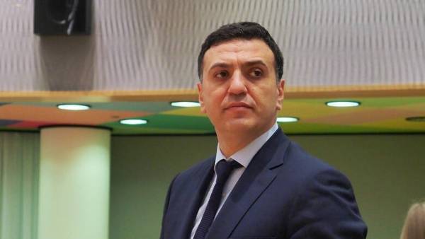 Κικίλιας: Επισκέφθηκε τους Έλληνες που είναι σε καραντίνα στο Σωτηρία
