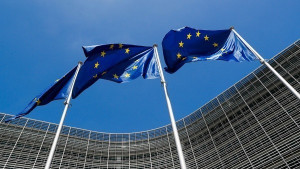 Bloomberg: «Ραγίζει» η διατλαντική εμπιστοσύνη - Η Ευρώπη αναζητά στρατηγική αυτονομία από τις ΗΠΑ