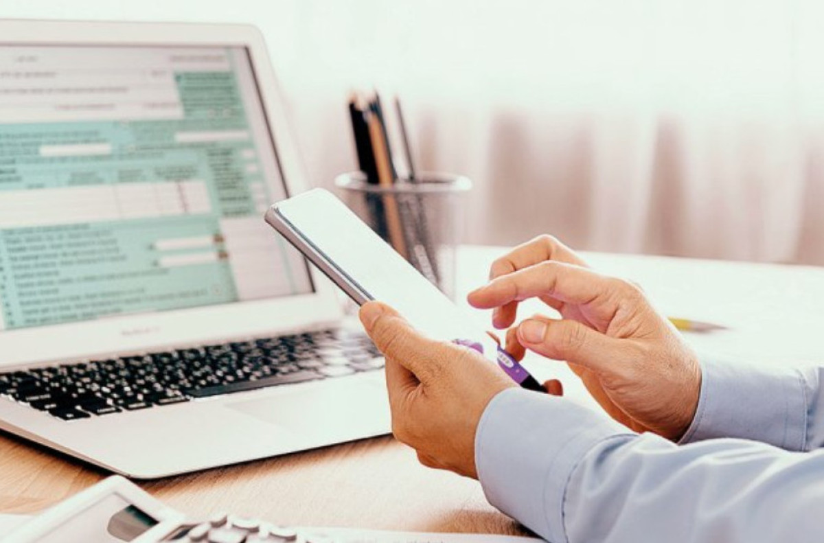 Στο «κόκκινο» η εφορία: Εκκρεμούν 550.000 φορολογικές δηλώσεις λίγο πριν τη λήξη - Εκκλήσεις για παράταση