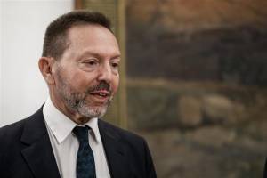 «Καμπανάκι» Στουρνάρα για βιώσιμες λύσεις για τα «κόκκινα» δάνεια