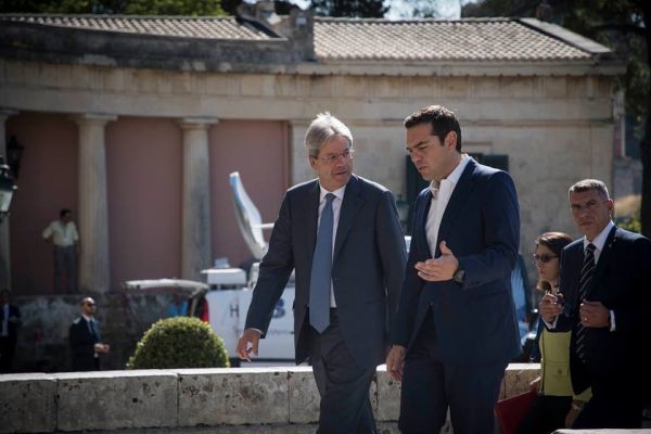 Τσίπρας-Τζεντιλόνι: Να πολλαπλασιάσουμε τις επενδύσεις μετά την ΤΡΑΙΝΟΣΕ