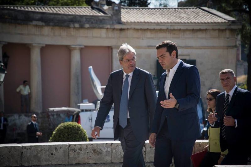 Τσίπρας-Τζεντιλόνι: Να πολλαπλασιάσουμε τις επενδύσεις μετά την ΤΡΑΙΝΟΣΕ