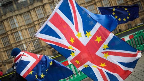 Η βρετανική κυβέρνηση προειδοποιεί για ένα "ασύντακτο" Brexit