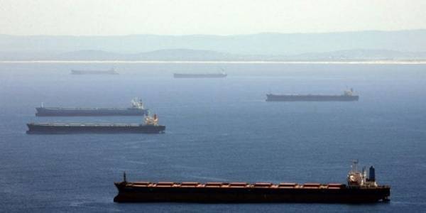Η διαμάχη Κίνας-Αυστραλίας κρατά εγκλωβισμένους περίπου 1.000 ναυτικούς