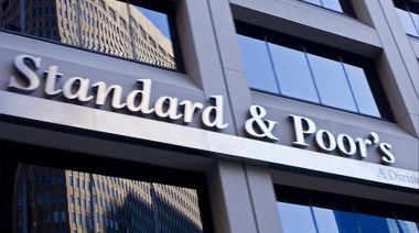 S&P: Καμπανάκι για τις ελληνικές τράπεζες