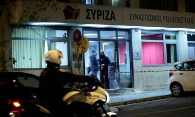 Μολότοφ σε διμοιρία ΜΑΤ έξω από τα γραφεία του ΣΥΡΙΖΑ