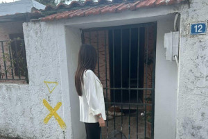 Βατσινά: Ετοιμόρροπα κτίρια και αμίαντος απειλούν τους σεισμόπληκτους