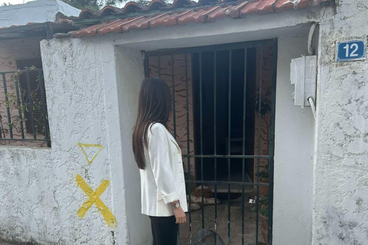 Βατσινά: Ετοιμόρροπα κτίρια και αμίαντος απειλούν τους σεισμόπληκτους